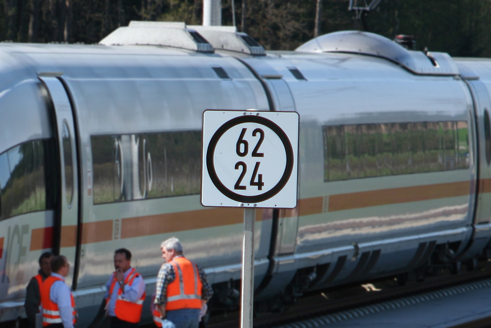 LZB-Blockkennzeichen an der Schnellfahrstrecke Ingolstadt–Nürnberg